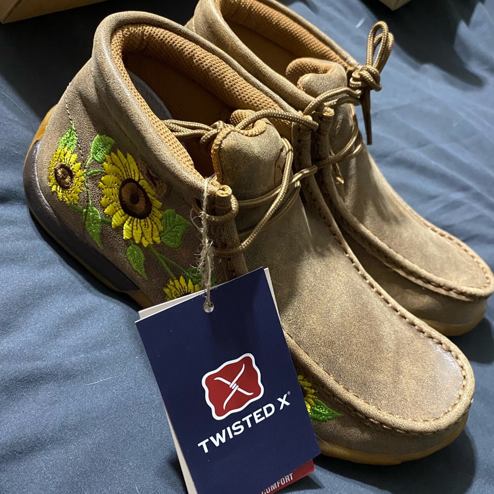 BRAND NEW in box Twisted X Mocs